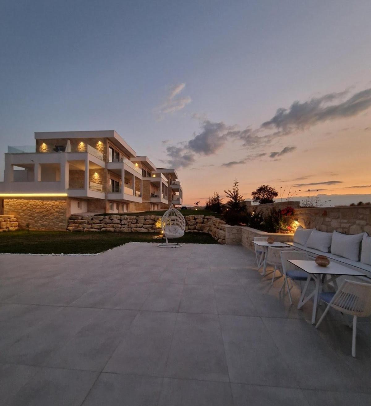 Anna Mare Luxury Apartments Áfitos Extérieur photo